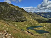 79 Vista sui Laghi di Ponteranica dalla Bocchetta Triomen (2205 m)